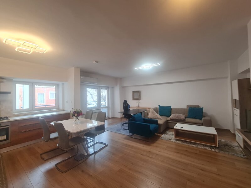 Nordului, Cartier Francez, 3 camere.